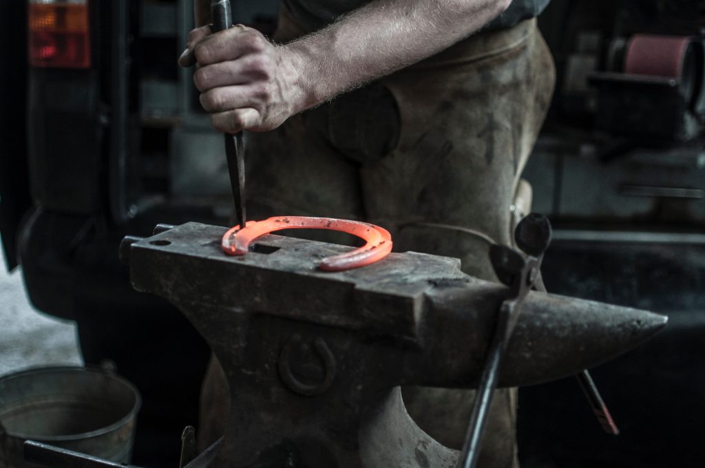 horse shoe farrier