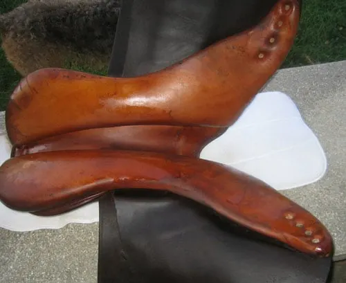 The underside of an English saddle
